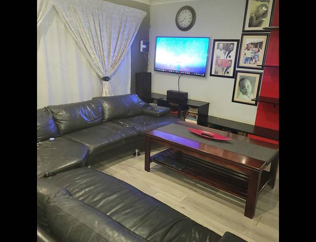 4 BEDROOM HOUSE FOR SALE IN PROTEA GLEN EXT